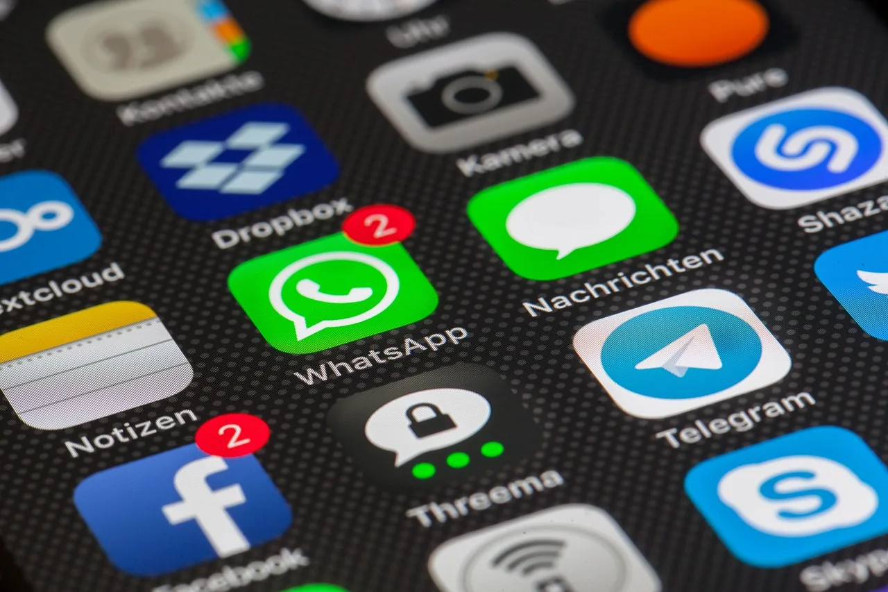 Mobile contact and messaging apps Mobile contact and messaging apps
