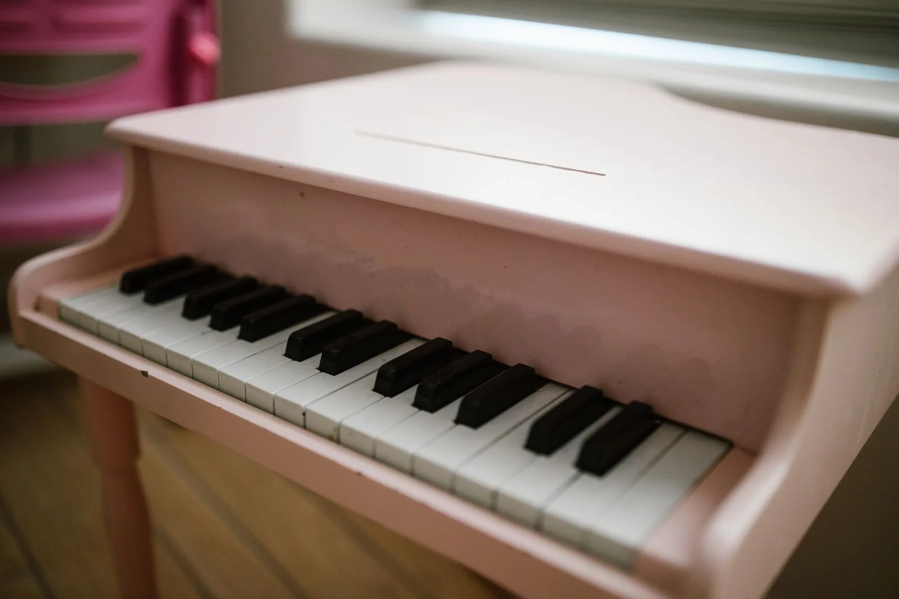 Small pink piano for beginners