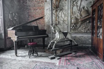Laure Favre-Kahn Records – Virtuoso Pianist