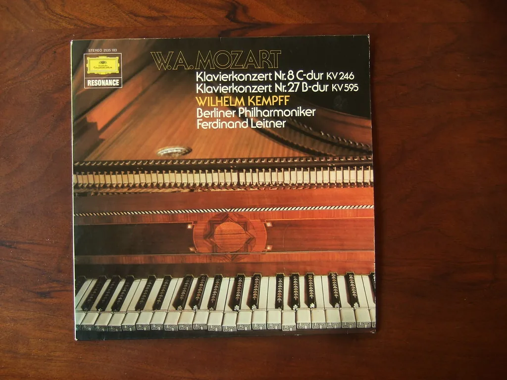 Pochette de concertos illustrée par un piano Pochette de concertos illustrée par un piano