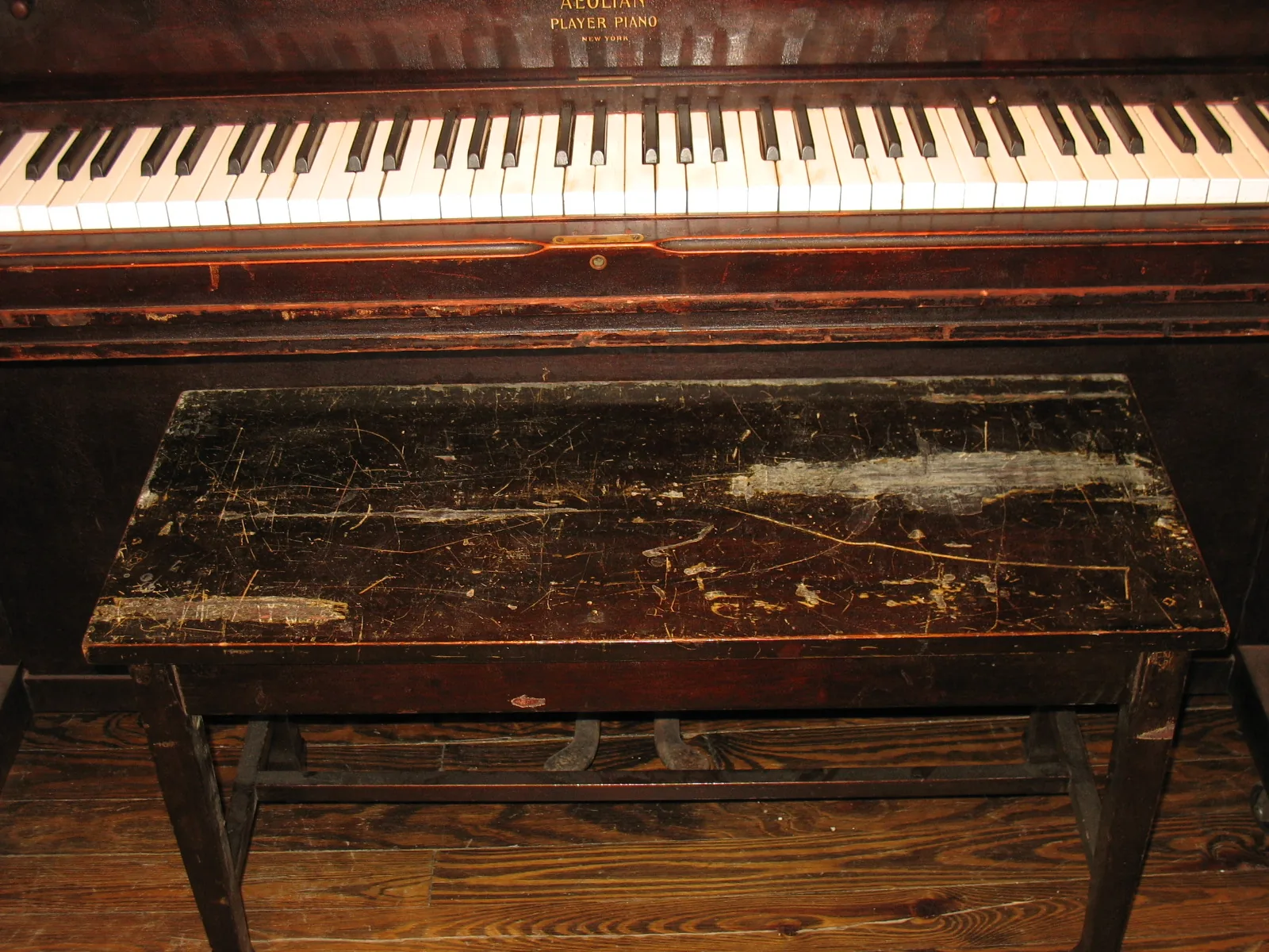 Clavier ancien de piano droit Clavier ancien de piano droit
