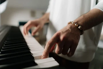 Comment installer un support clavier pour piano Yamaha