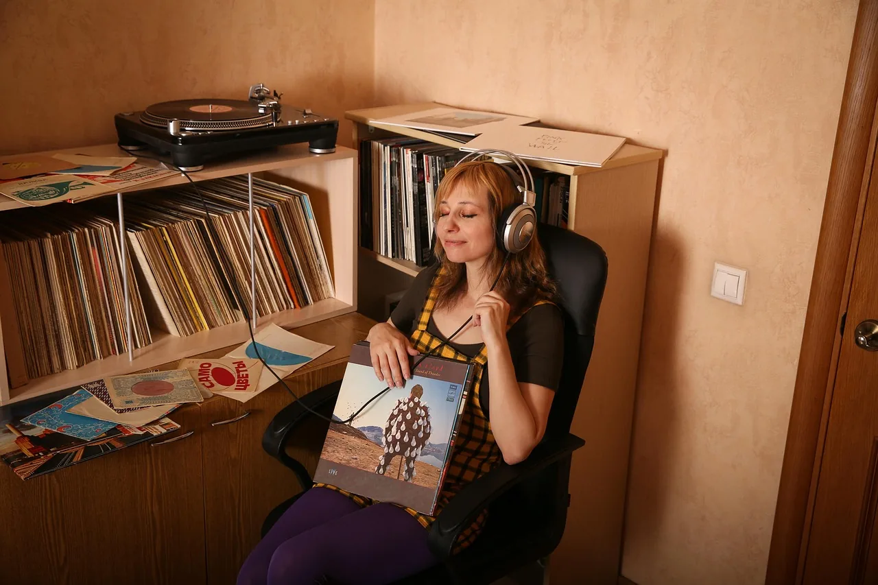Listening to music with headphones Listening to music with headphones