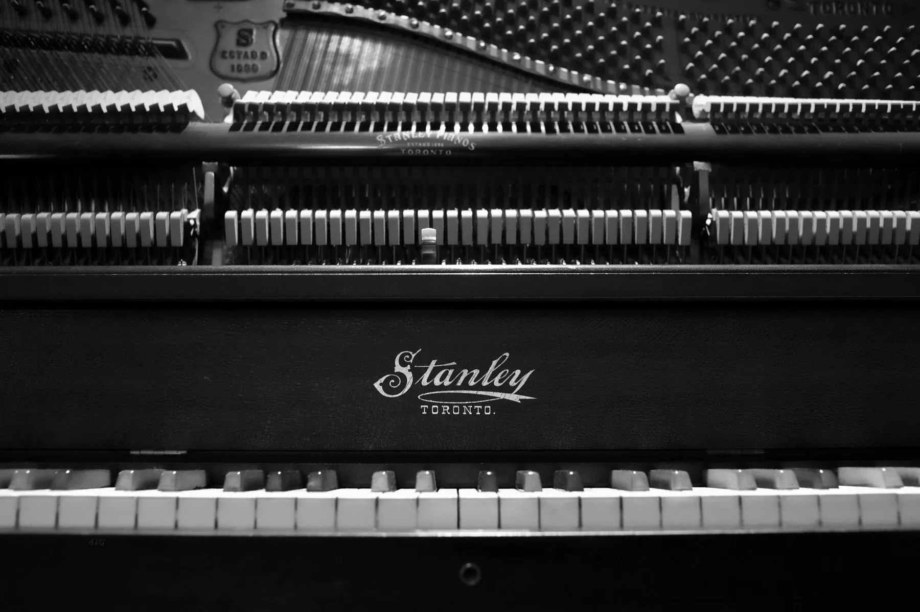 Mécanisme intérieur d’un piano acoustique Mécanisme intérieur d’un piano acoustique