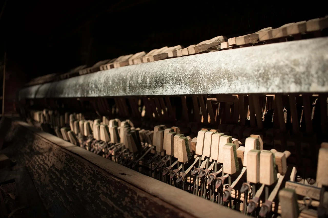 Mécanisme intérieur d’un piano ancien Mécanisme intérieur d’un piano ancien