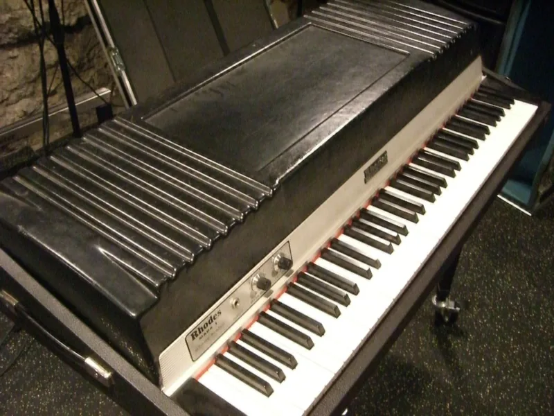 Rhodes electric piano with keyboard Rhodes electric piano with keyboard