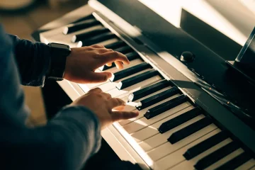 The advantages of the Yamaha Arius YDP-145 piano in the studio