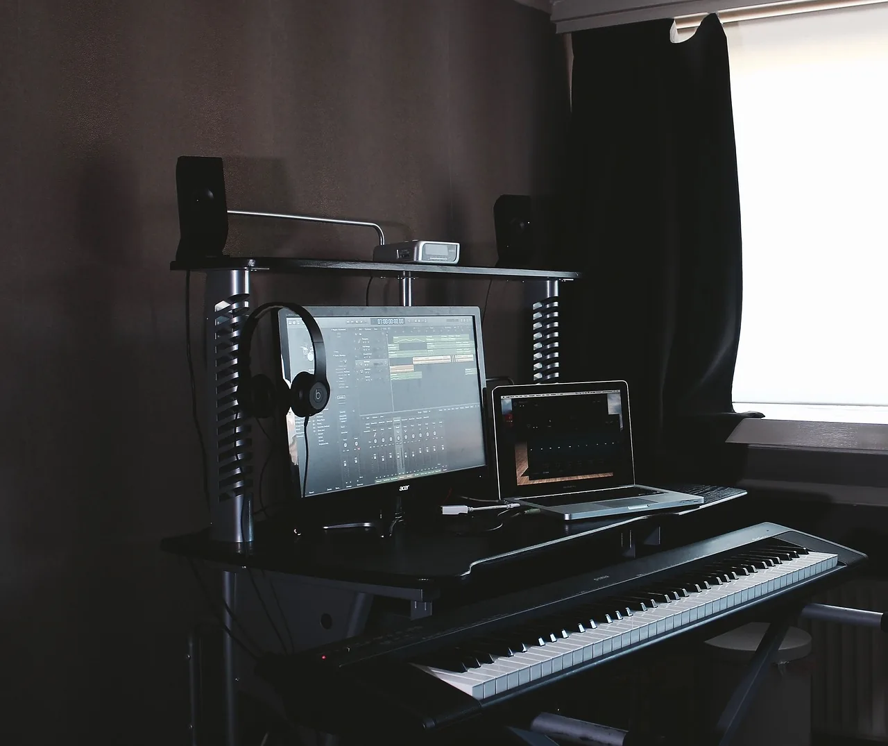 Digital piano connected to a computer Digital piano connected to a computer