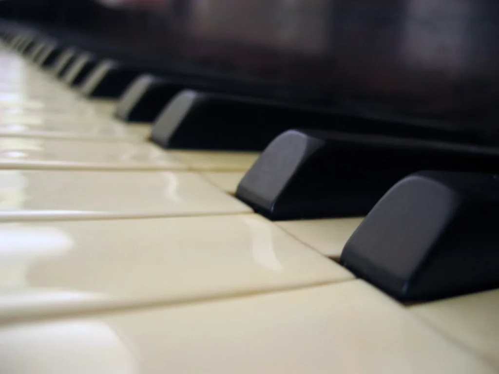 Gros plan sur clavier de piano