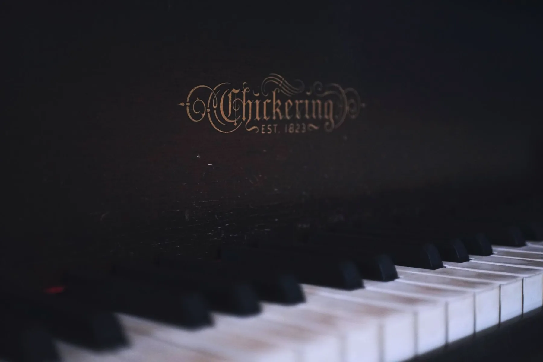 Clavier de piano acoustique en gros plan Clavier de piano acoustique en gros plan
