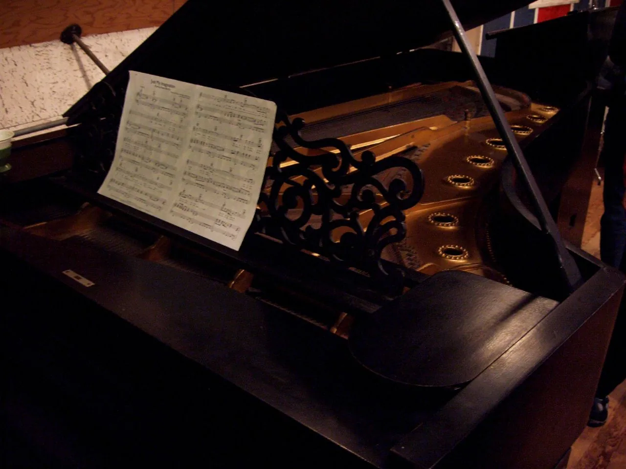 Piano à queue avec partition