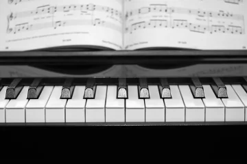 The advantages of the Yamaha DGX-660 Portable Grand piano