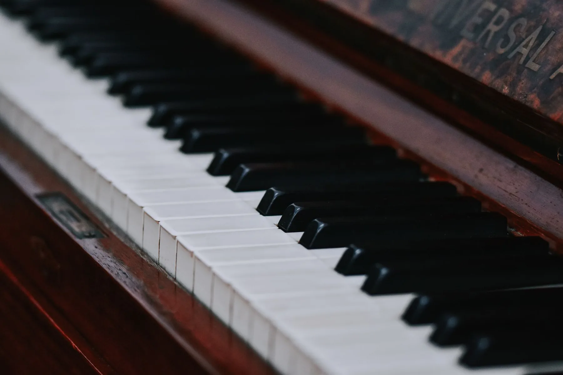 Clavier de piano en gros plan