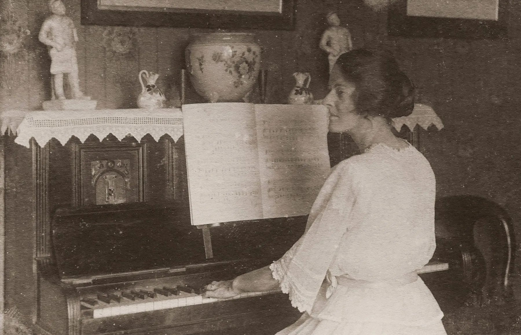 Pianist in front of an antique piano Pianist in front of an antique piano